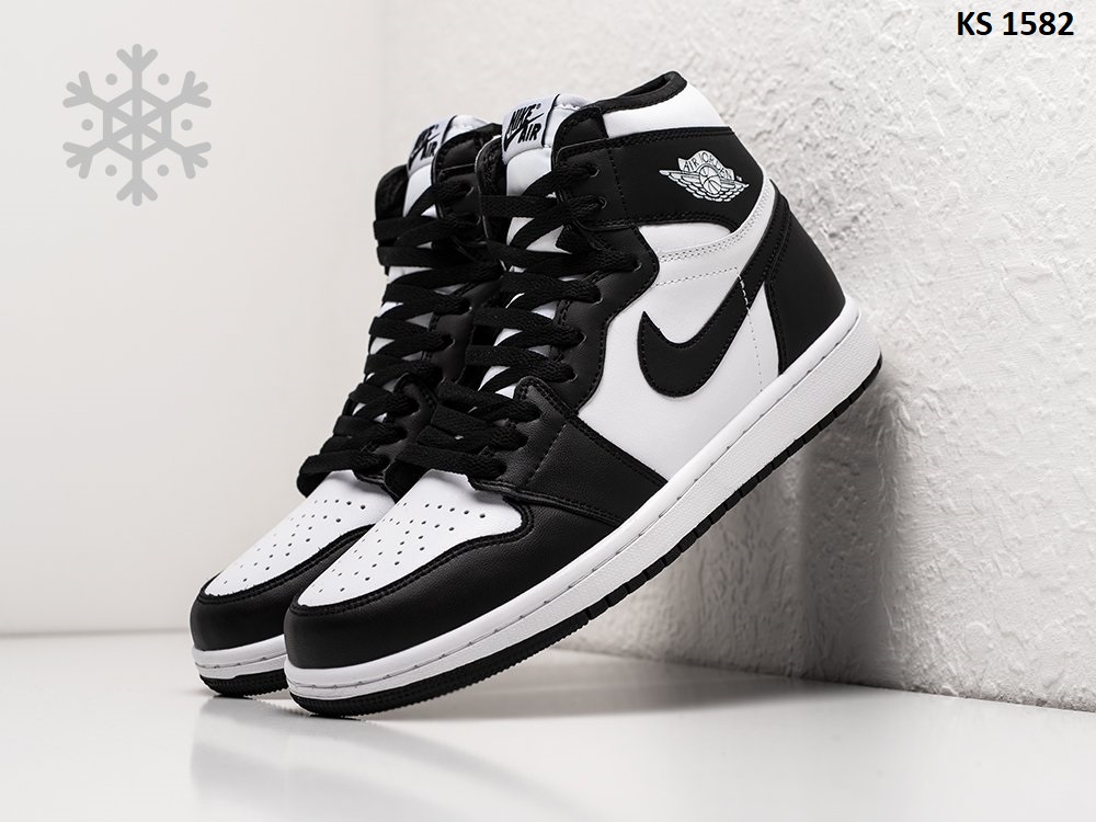 Кросівки Nike Air Jordan 1 Retro High Black White (чорно/білі) ЗИМА
