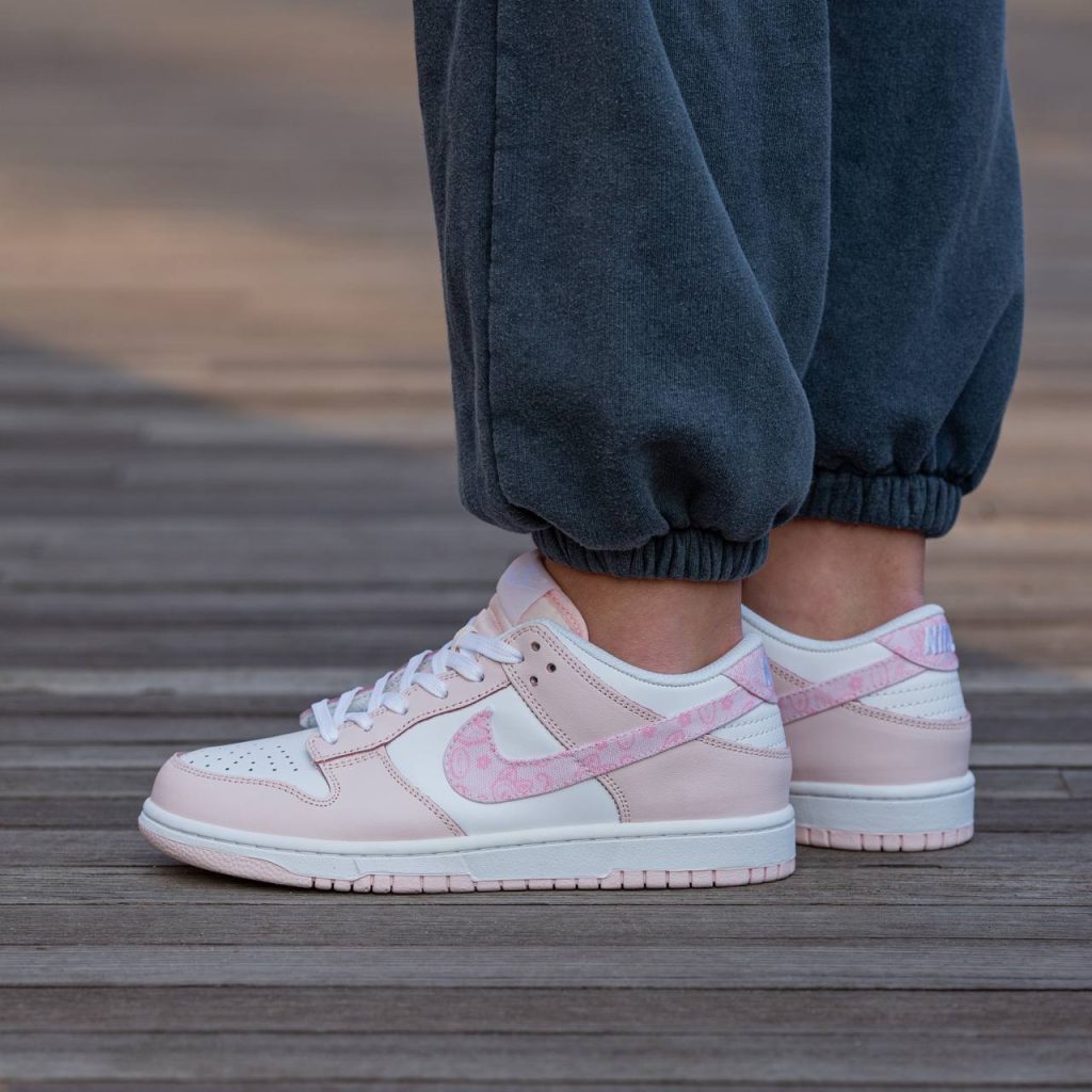 Nike SB Dunk White Rose