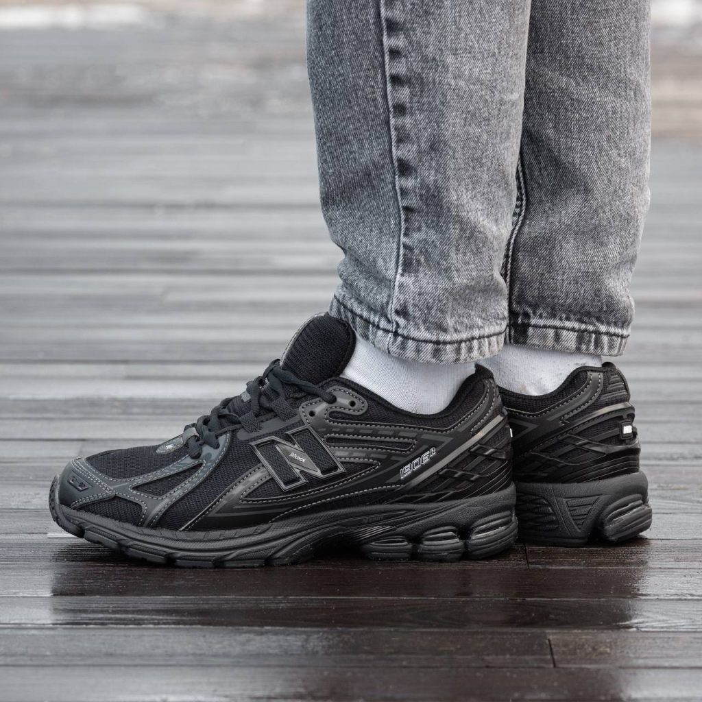 New Balance 1906R Black Grey
