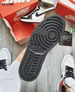 Nike Air Jordan 1 Retro High OG (коричнево/білі)