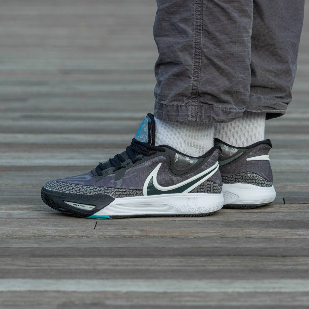 Nike Air Zoom Strobel Kyrie 9