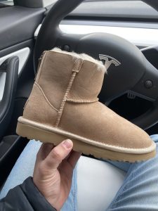 UGG BAILEY ZIP BEIGE