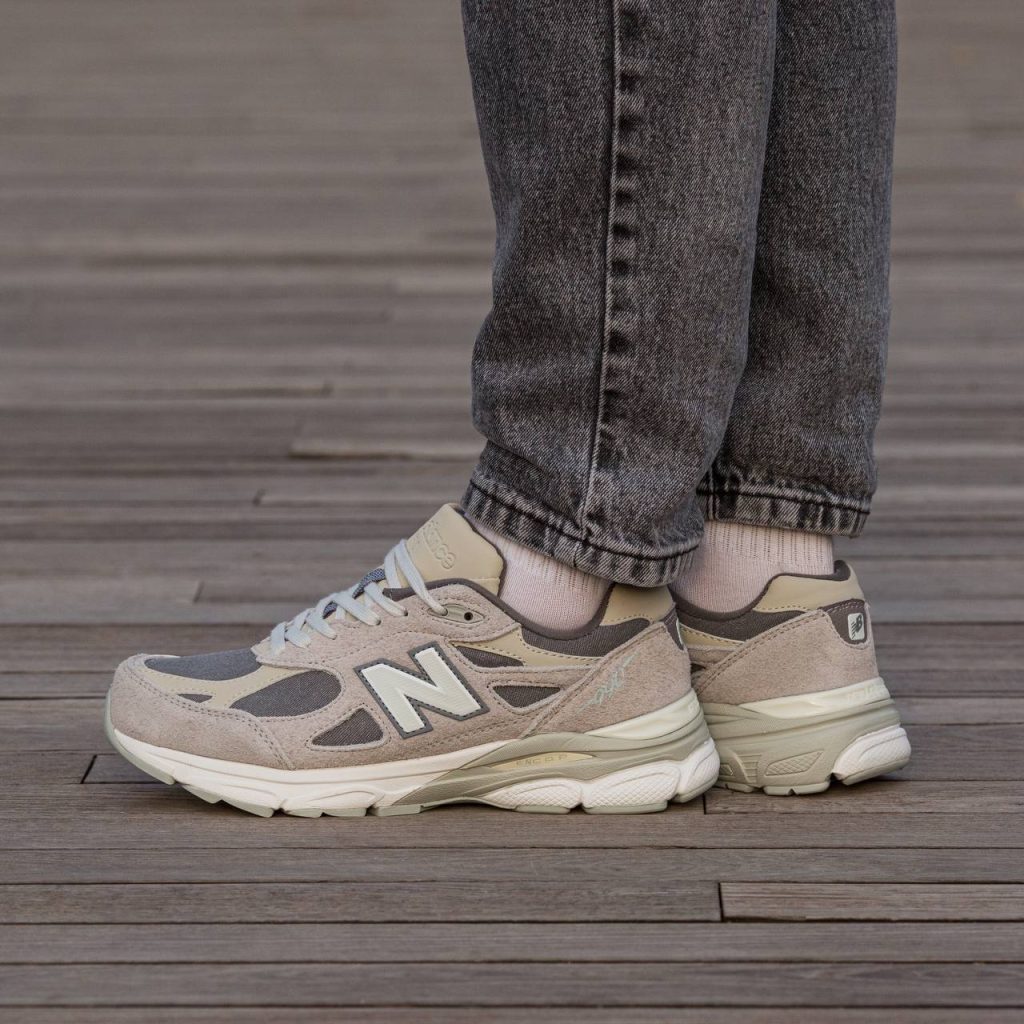 New Balance  990 v3 x Levis