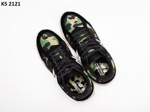 BAPE X New Balance 2002R (чорно/зелені)
