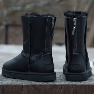 UGG CLASSIC SHORT II ZIP BOOT
