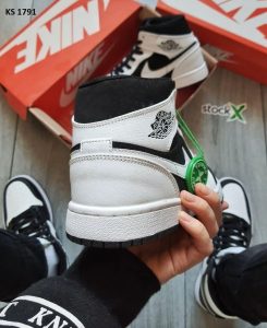 Nike Air Jordan 1 Retro High OG (чорно/білі)