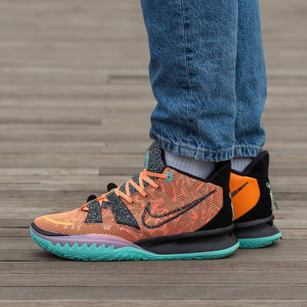 Nike Kyrie 7