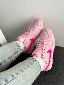 Nike Dunk Low GS Triple Pink