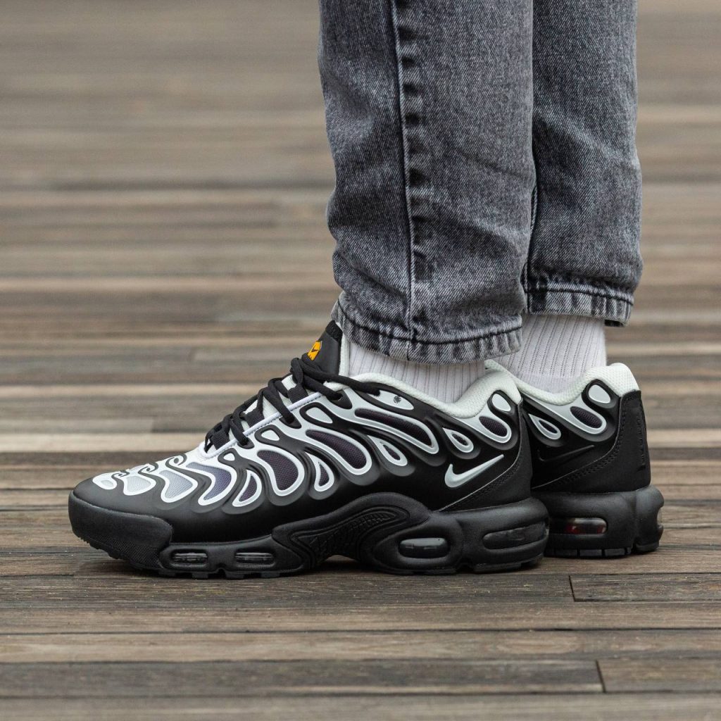 Nike Air Max Tn Plus Drift  Black Grey