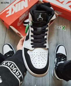 Nike Air Jordan 1 Retro High OG (чорно/білі)