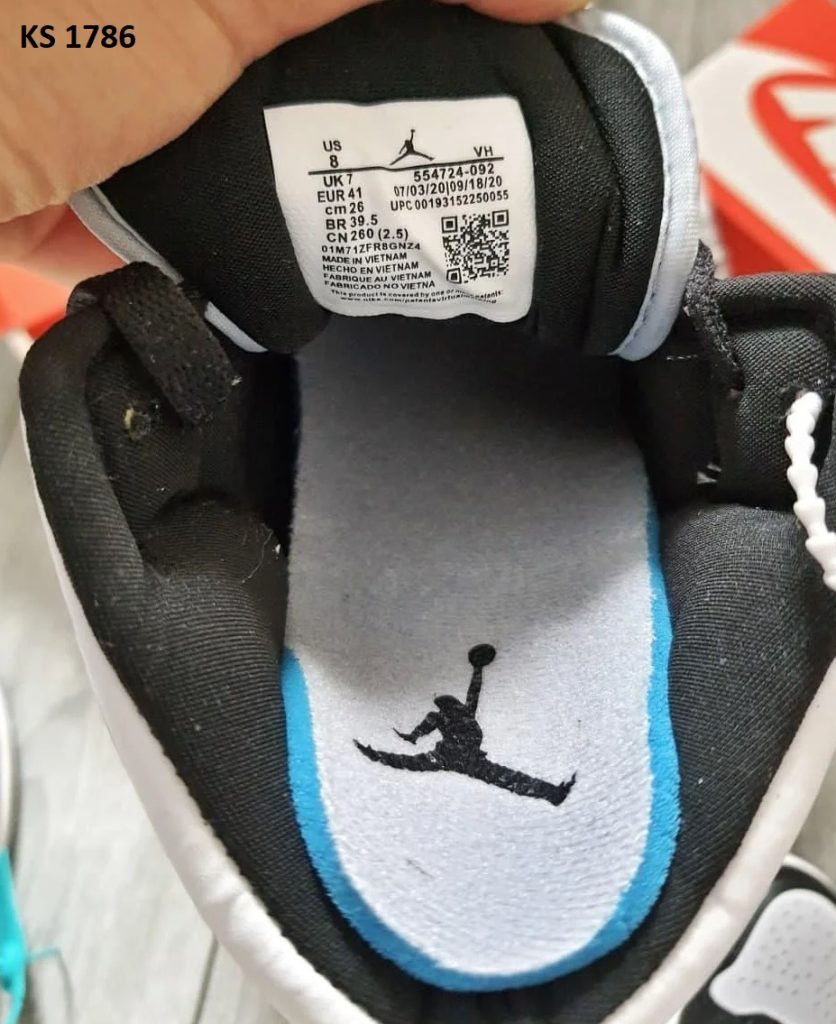 Nike Air Jordan 1 Retro High (сіро/білі)