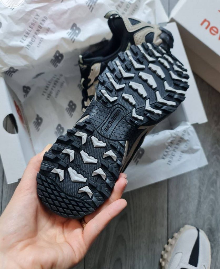 Кросівки New Balance 610 Gold Black (чорно/золоті)