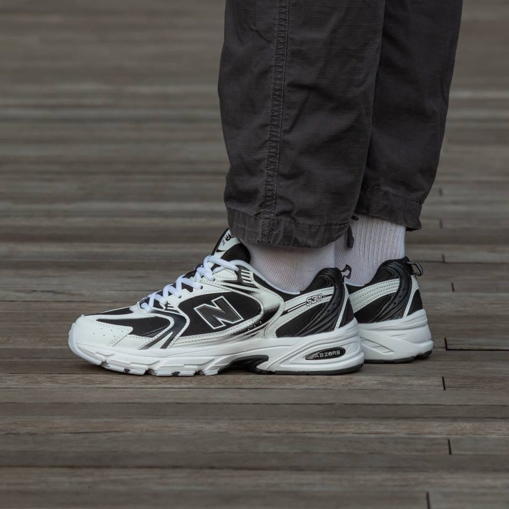 New Balance 530  Black White