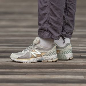 New Balance 860 v2 Beige