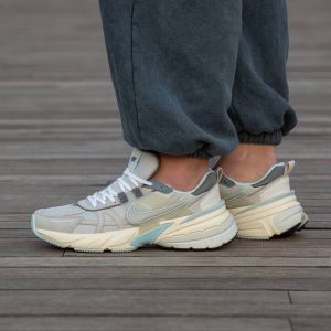 Nike Runtekk Beige blue