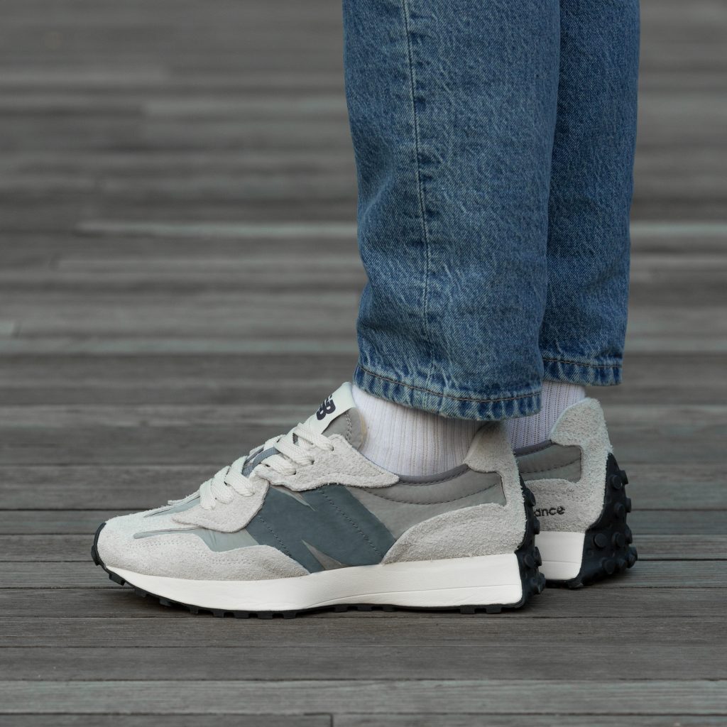 New Balance 327 Grey
