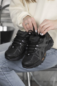 Asics Gel-Kahana 8 Black Gold Pink