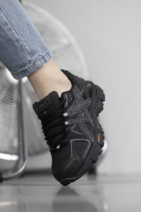 Asics Gel-Kahana 8 Black Gold Pink