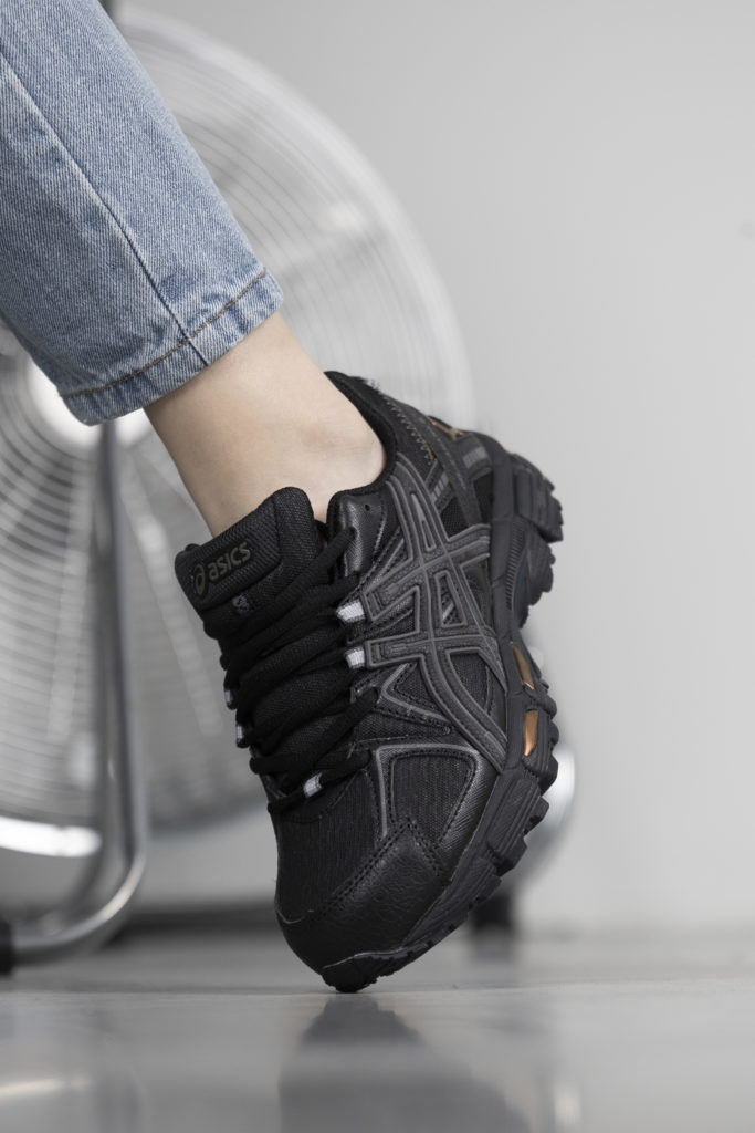 Asics Gel-Kahana 8 Black Gold Pink