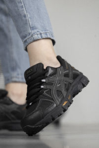 Asics Gel-Kahana 8 Black Gold Pink