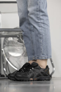 Asics Gel-Kahana 8 Black Gold Pink