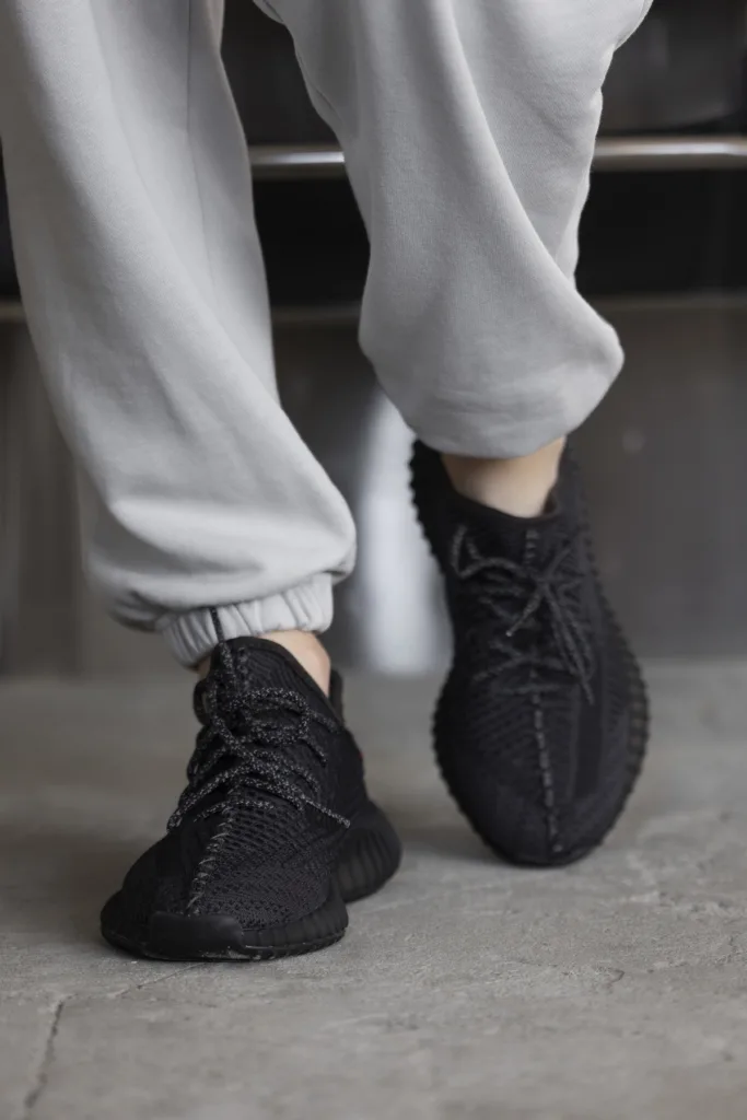 Adidas Yeezy 350 Black Рефлективні шнурки