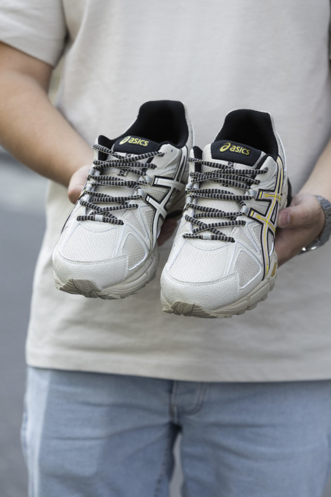 Asics Gel-Kahana Beige Gold Black
