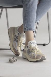 New Balance 990 v6 Beige