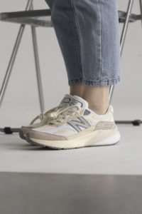 New Balance 990 v6 Beige