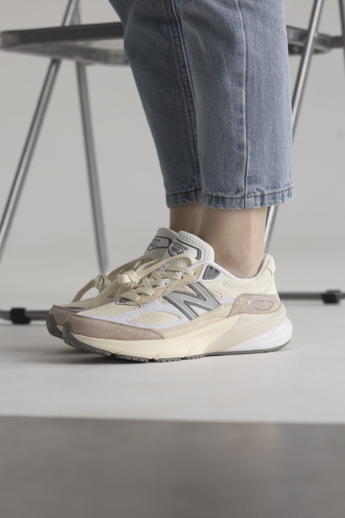 New Balance 990 v6 Beige
