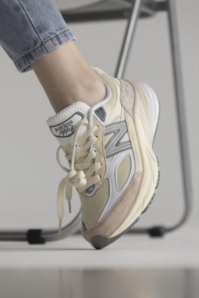 New Balance 990 v6 Beige