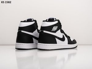 Кросівки Nike Air Jordan 1 Retro High Black White (чорно/білі) ЗИМА