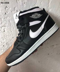 Кросівки Nike Air Jordan 1 Retro High Black (чорно/білі) ЗИМА