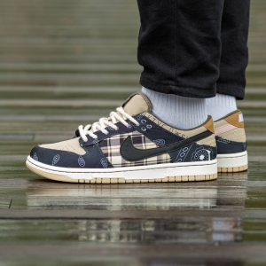 Nike SB Dunk x Travis Scott