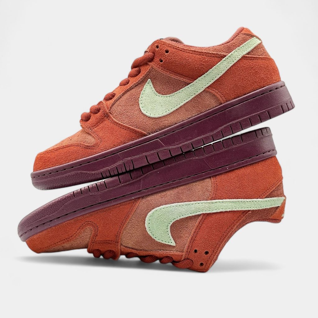 Nike SB Dunk Mystic Red