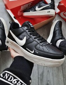 Nike Air Force 1 LV8 (чорно/білі)