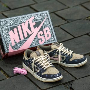 Nike SB Dunk x Travis Scott
