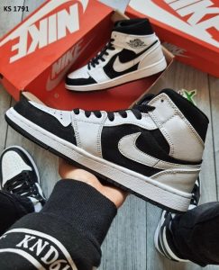 Nike Air Jordan 1 Retro High OG (чорно/білі)
