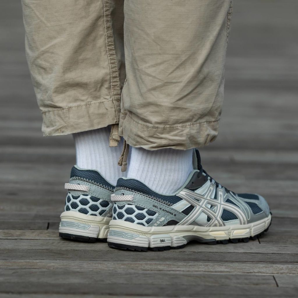 Asics Gel-Kahana 8  Grey