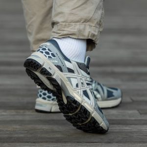 Asics Gel-Kahana 8  Grey