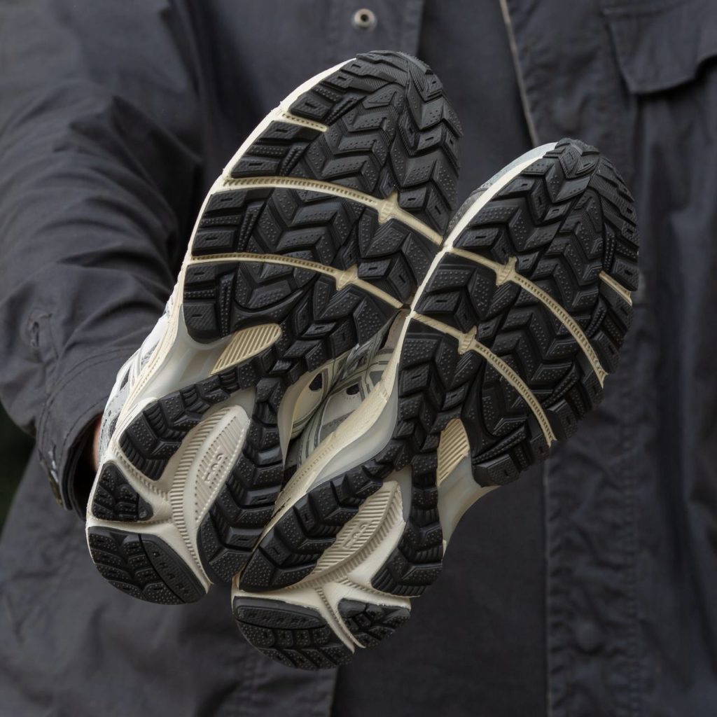 Asics Gel-Kahana 8  Grey