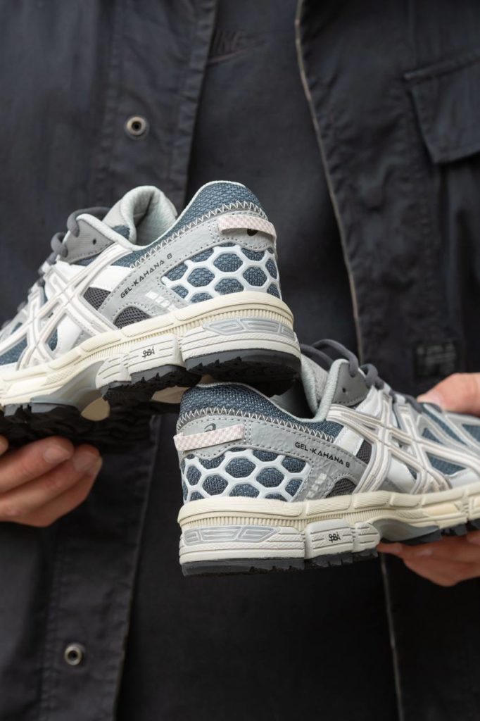 Asics Gel-Kahana 8  Grey