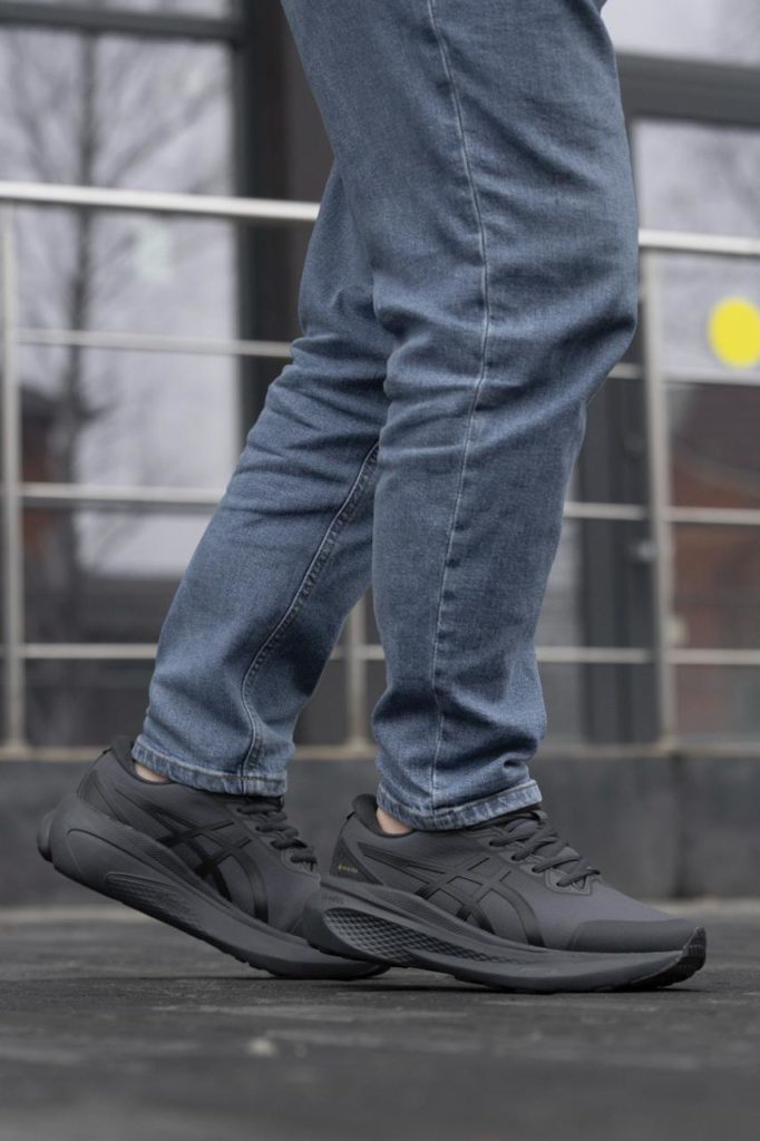 Asics Gel-Kayano 30 Gore-Tex Gray