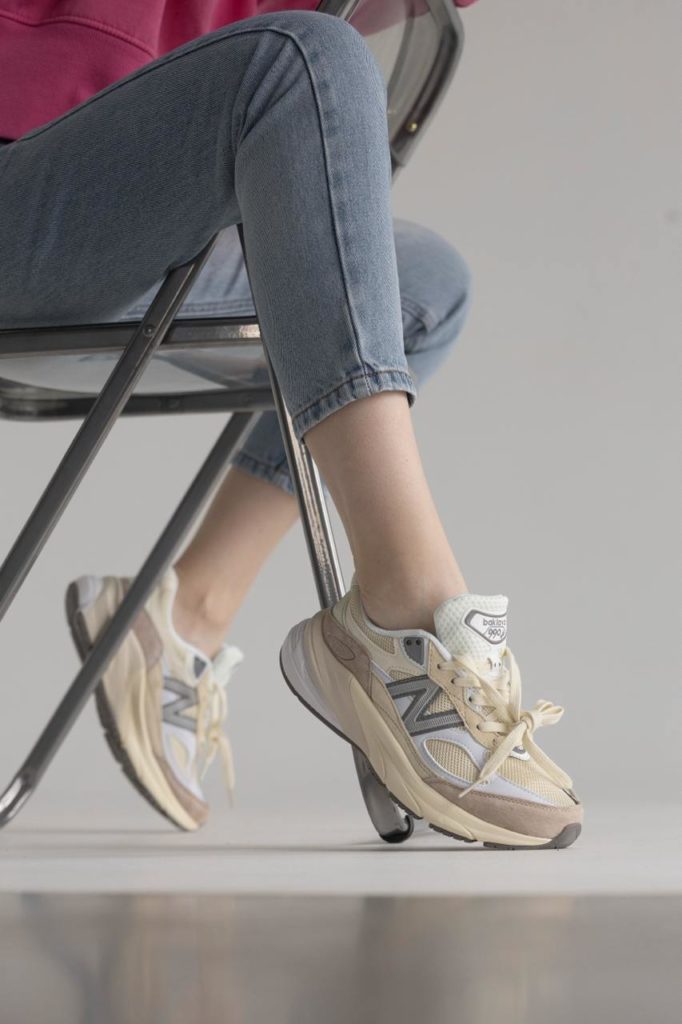 New Balance 990 v6 Beige