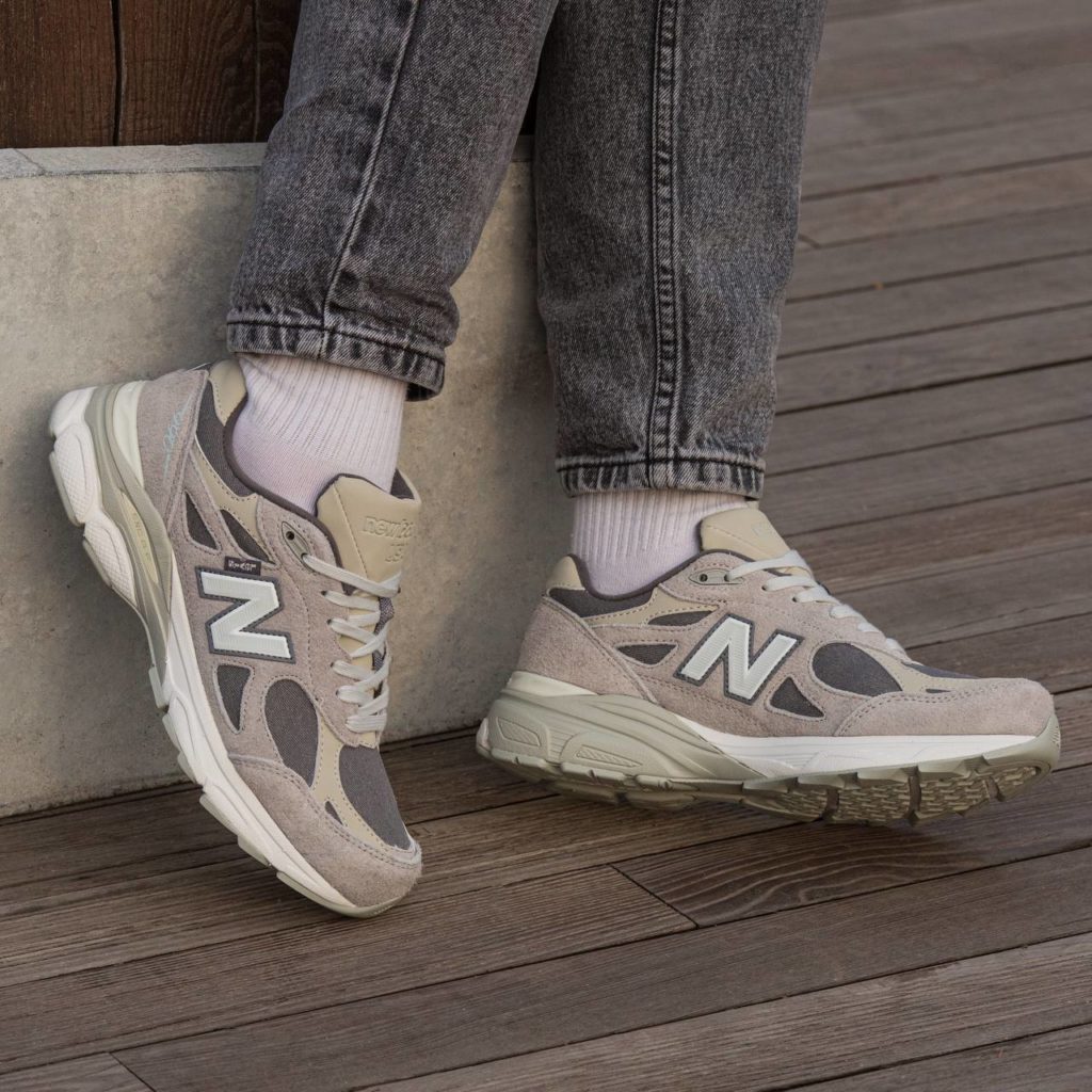 New Balance  990 v3 x Levis