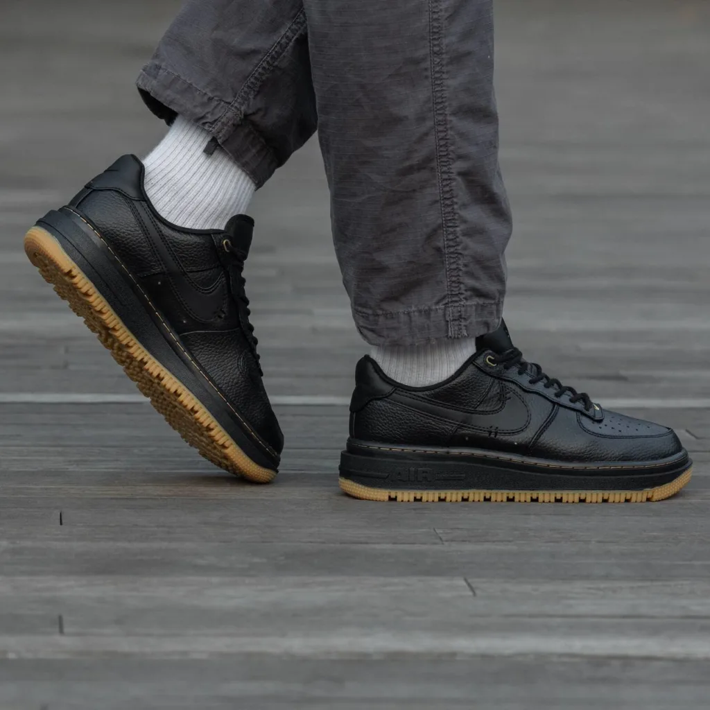 Nike Air Force 1 Luxe