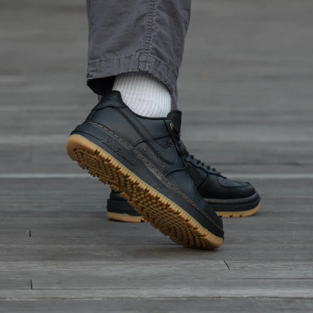 Nike Air Force 1 Luxe