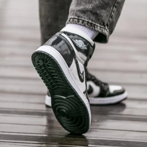 Air Jordan Retro 1 Carbon Fiber