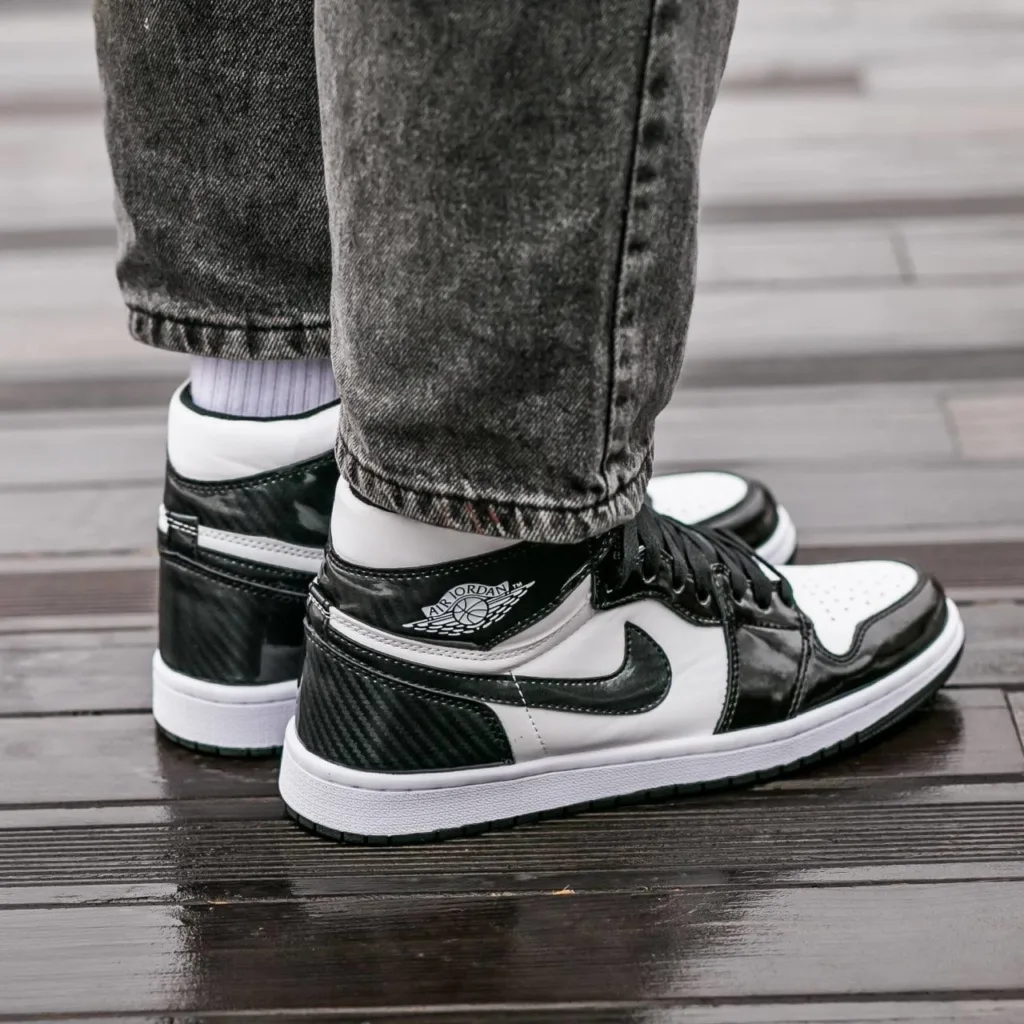 Air Jordan Retro 1 Carbon Fiber