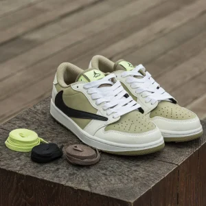 Air Jordan Retro 1 Low x Travis Scott  Golf